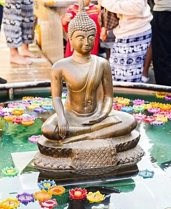 สักการะสิ่งศักดิ์สิทธิ์